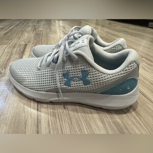 Under Armour Women’s Surge 3 sneakers SIZE 8.5